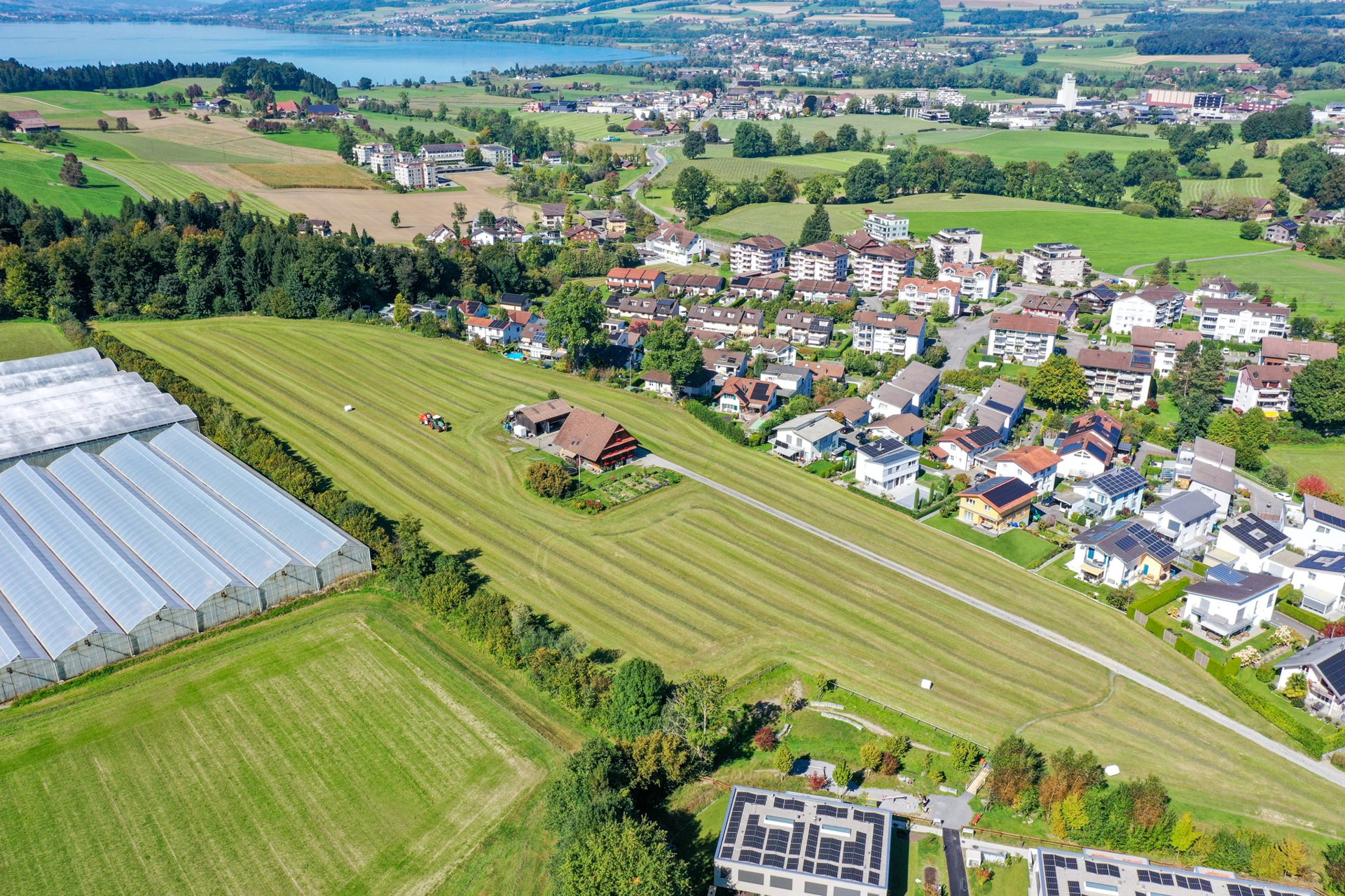 Krauerhusegg Neuenkirch – Luftbild der Baulandparzelle mit Blick zum Sempachersee